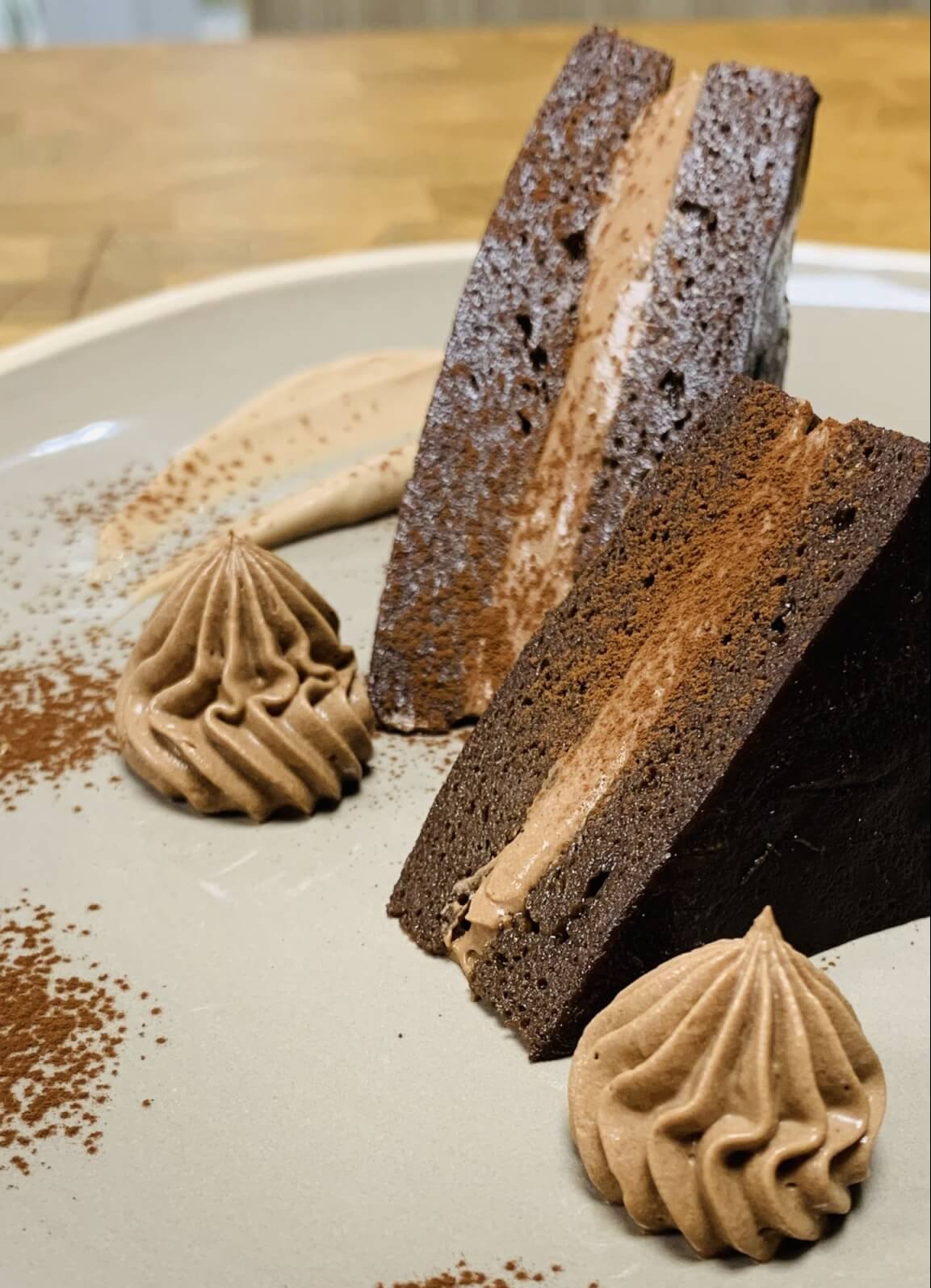 Gâteau au chocolat en texture modifiée