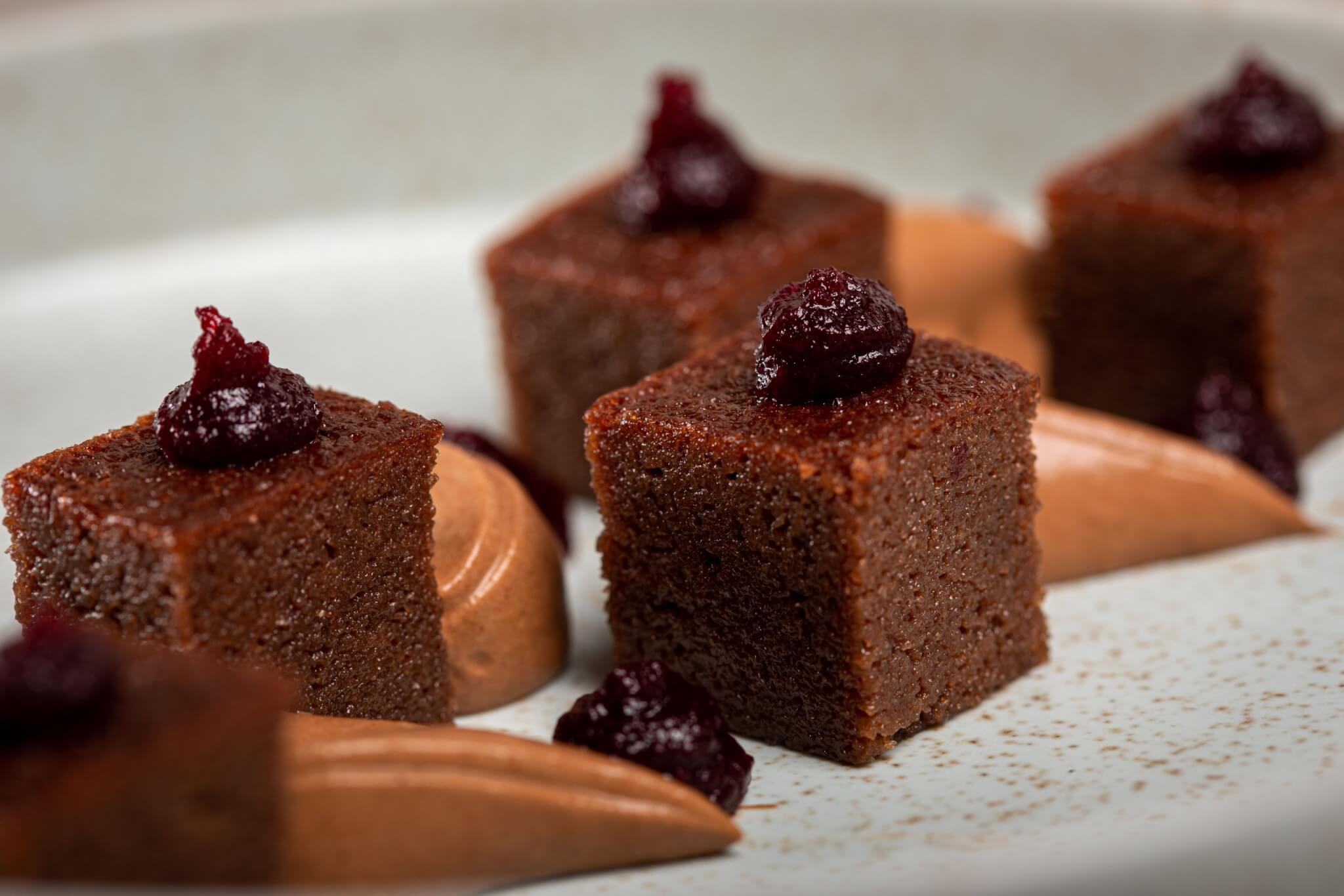 Gâteau au chocolat en texture modifiée